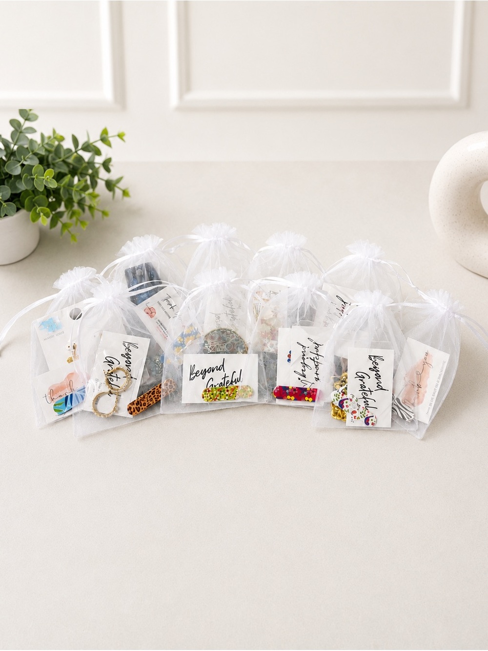 10 Count Buyers Appreciation Gifts - Jewelry, Nail File, & Thank You Card